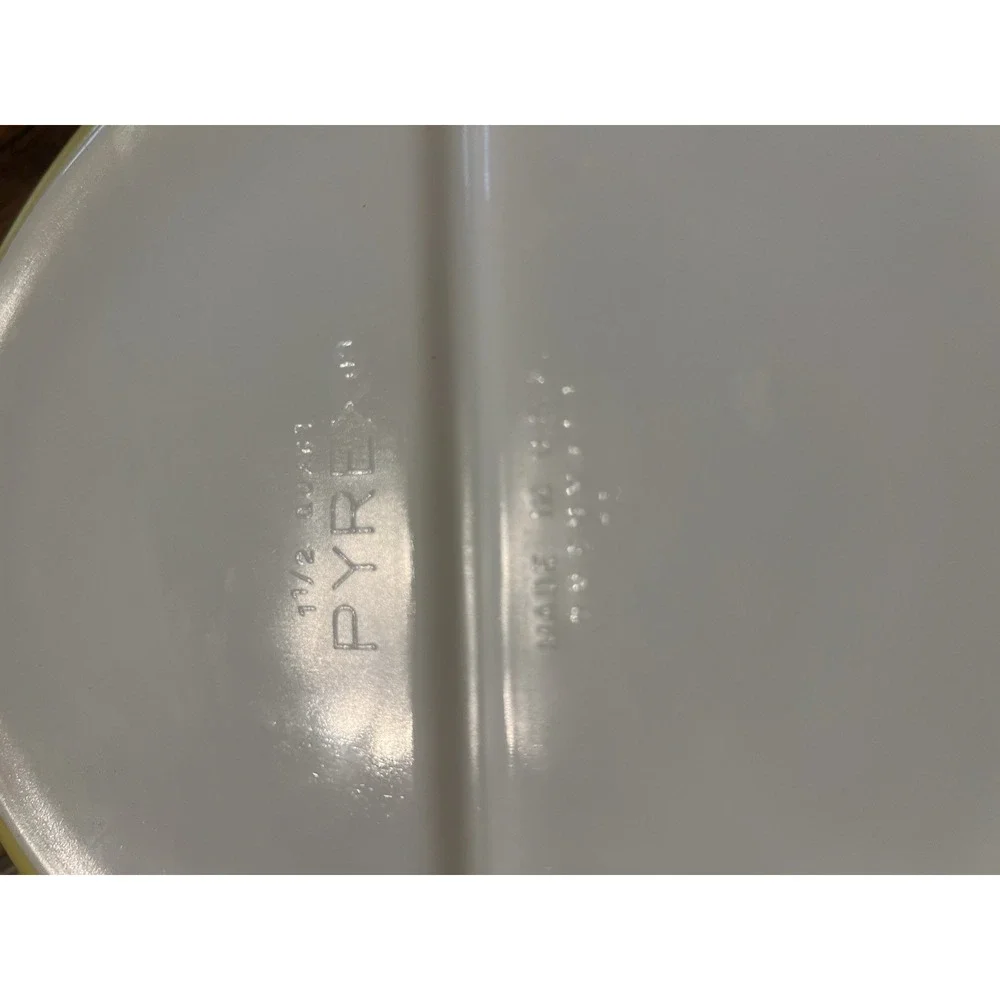 Vintage Pyrex 1 - 1/2 Qt. Divided Oval Dish, Yellow & White Ovenware made in USA